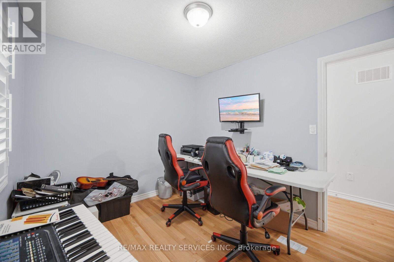 25 Yately Street Property Photo 33
