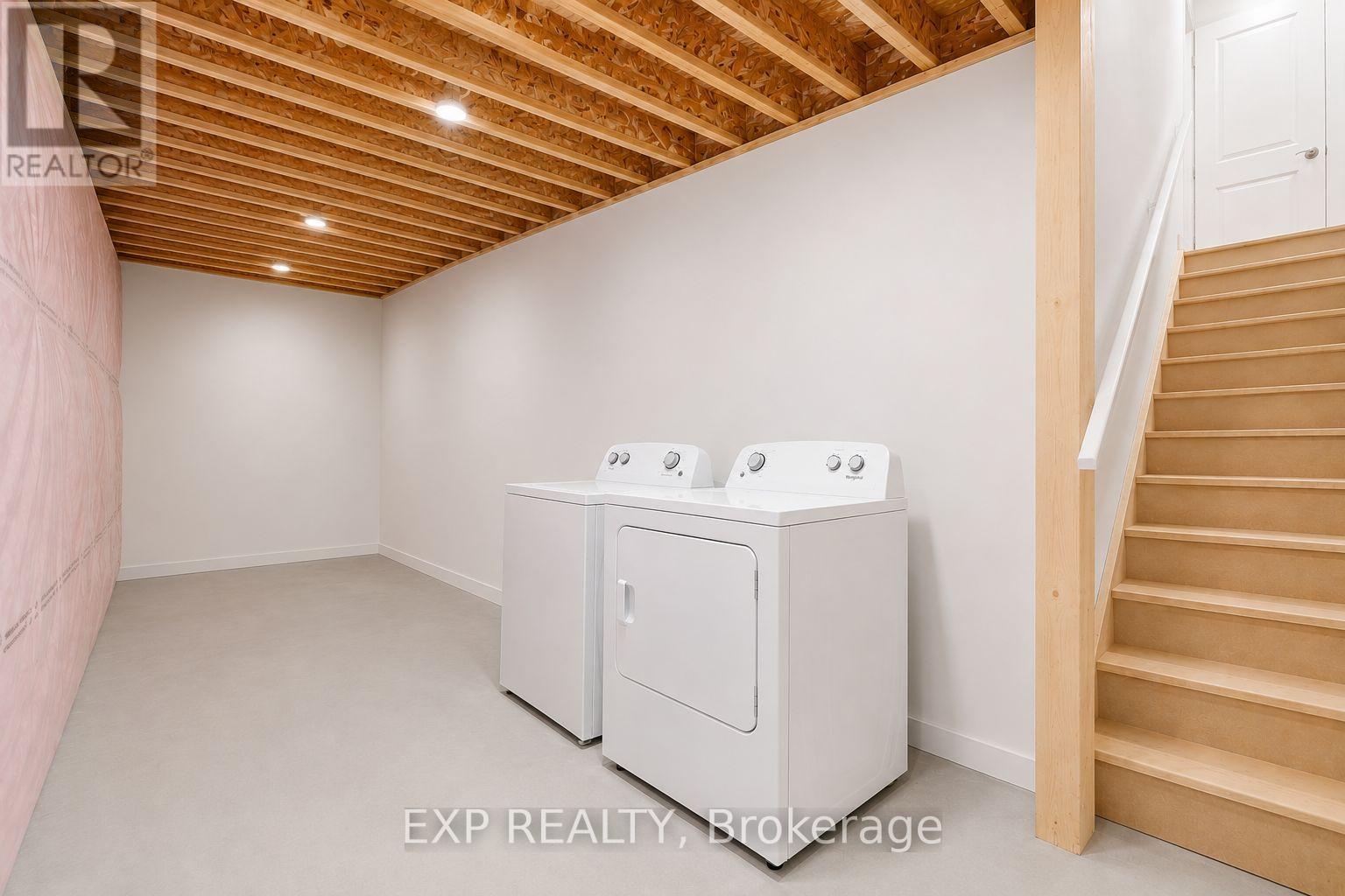 209 Wyndham Street Property Photo 32