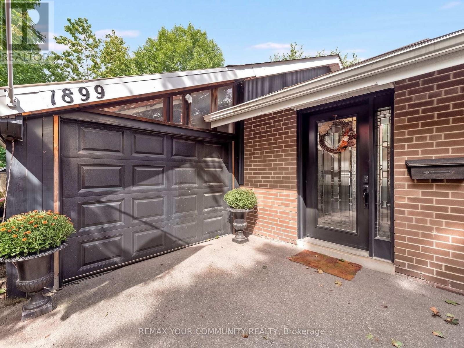 1899 Delaney Drive Property Photo 2