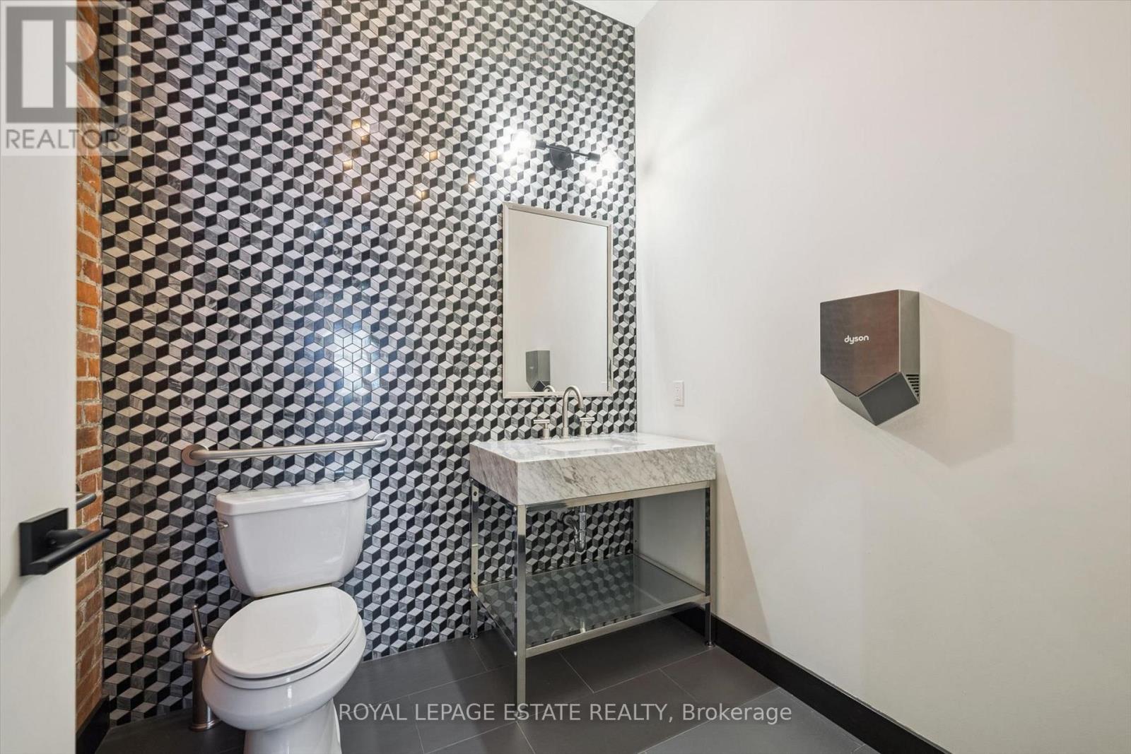 2a - 139 Thomas Street Property Photo 8