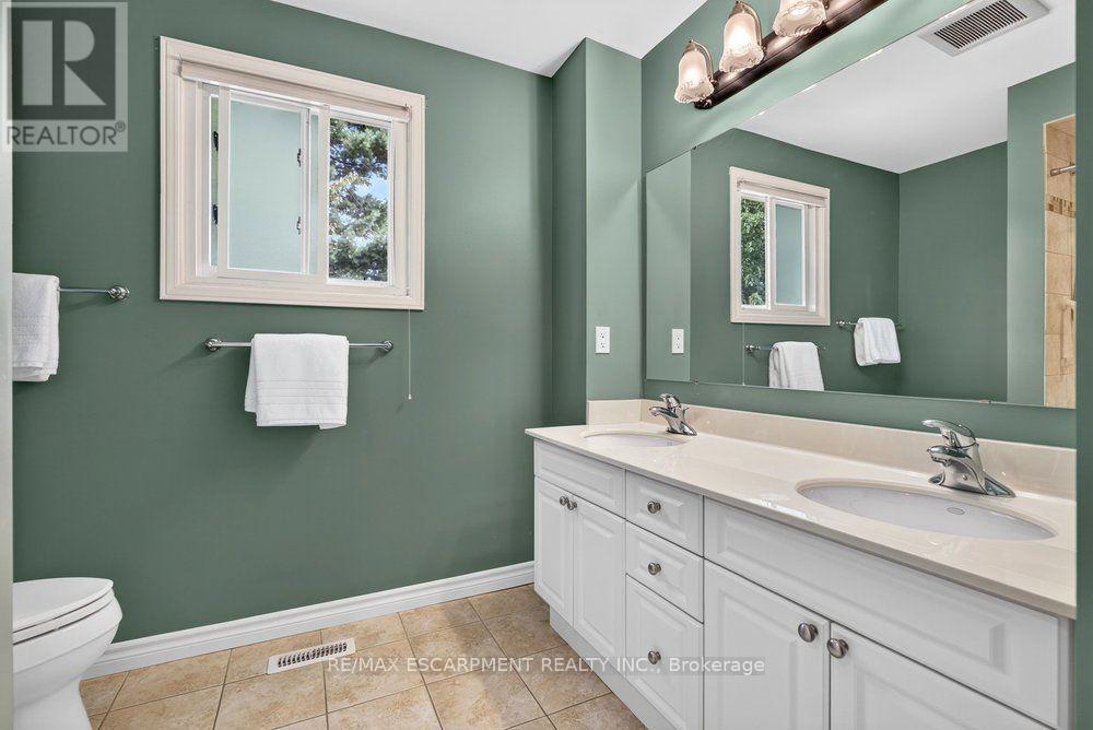 159 All Saints Crescent Property Photo 16