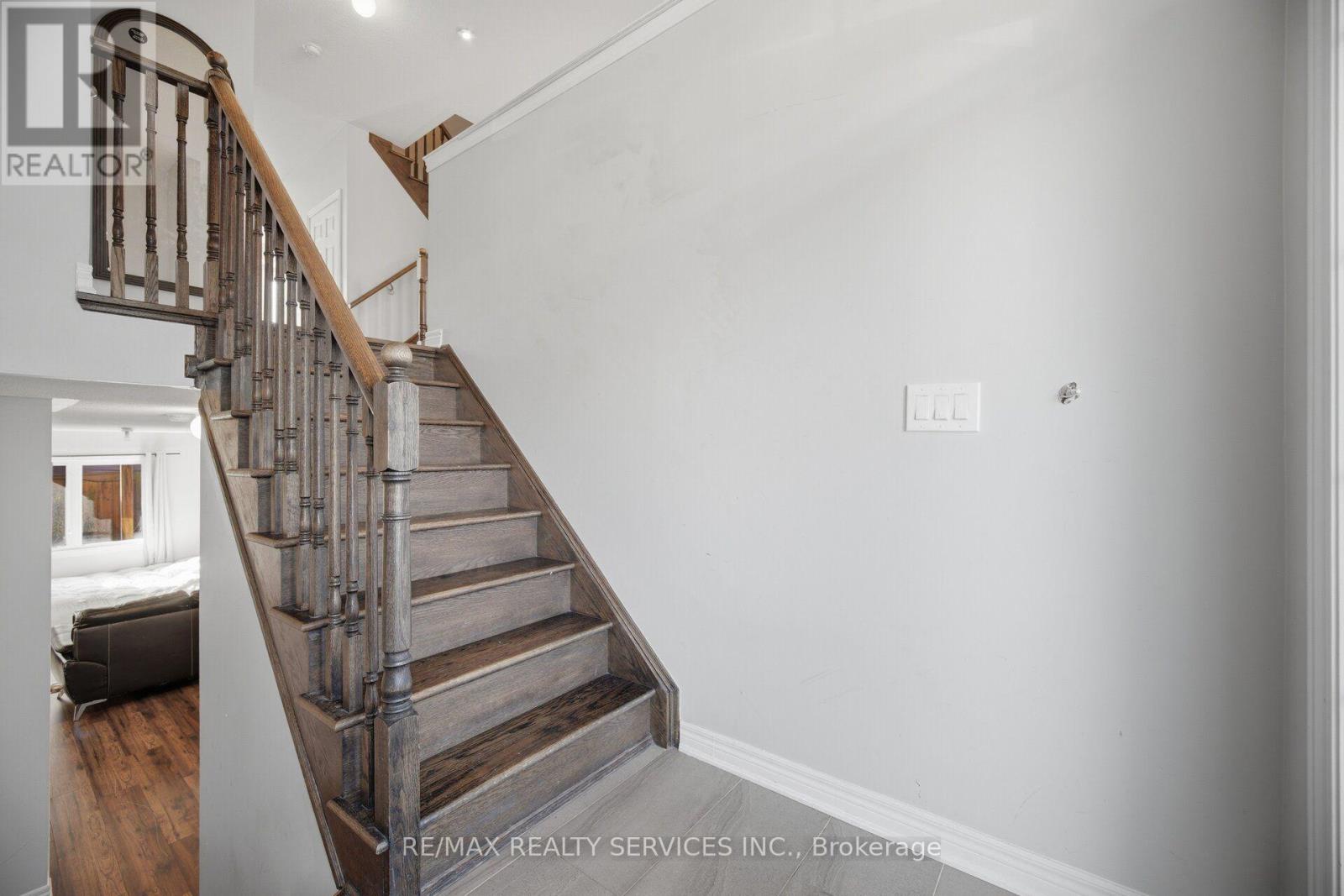 72 Rockman Crescent Property Photo 6