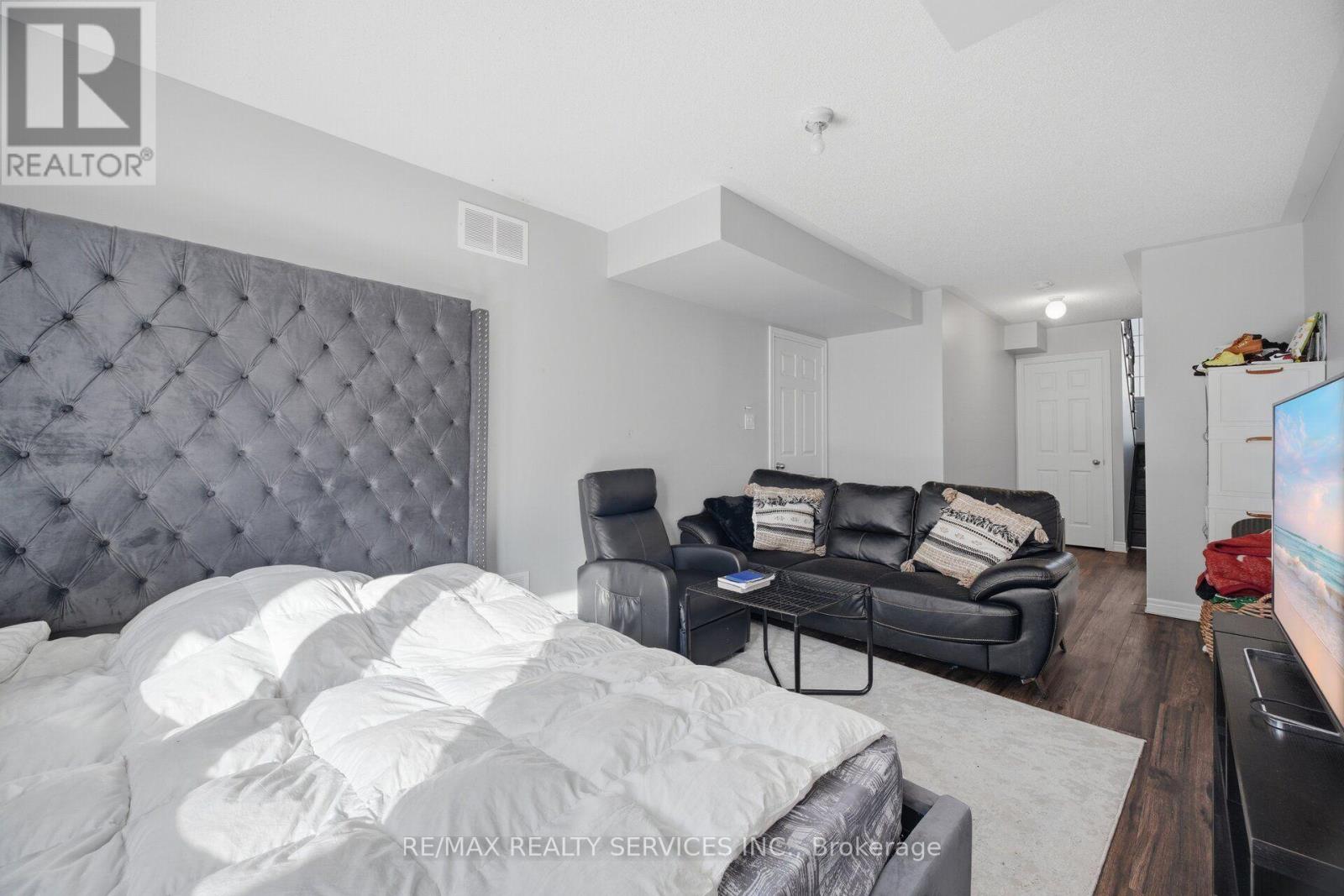 72 Rockman Crescent Property Photo 38