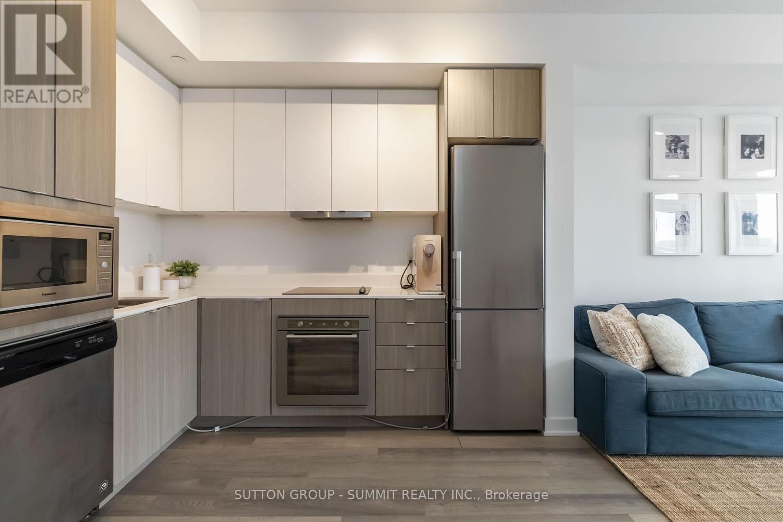 D422 - 5220 Dundas Street Property Photo 6