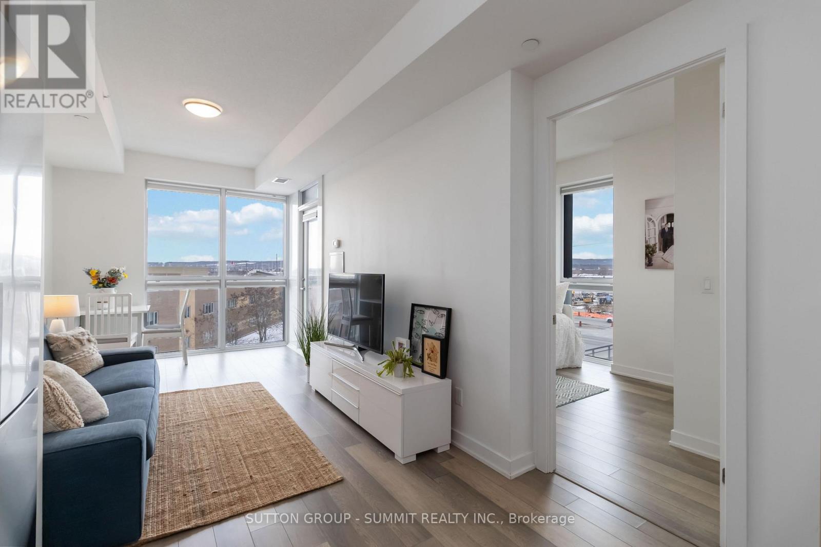 D422 - 5220 Dundas Street Property Photo 7