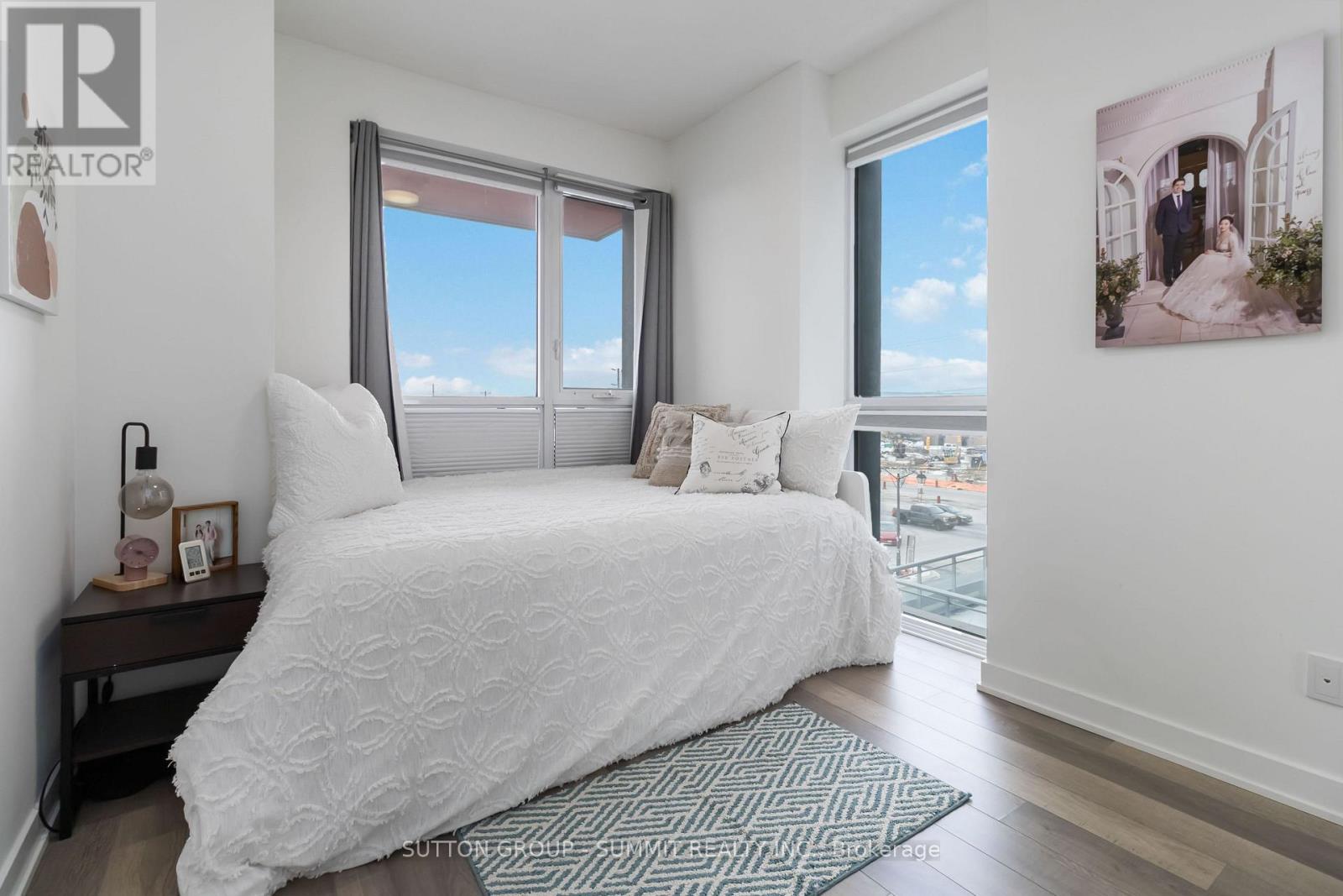 D422 - 5220 Dundas Street Property Photo 10