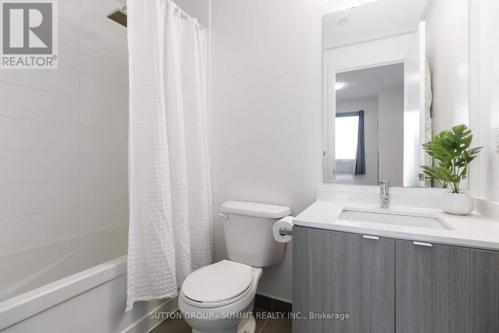 D422 - 5220 Dundas Street Property Photo 12