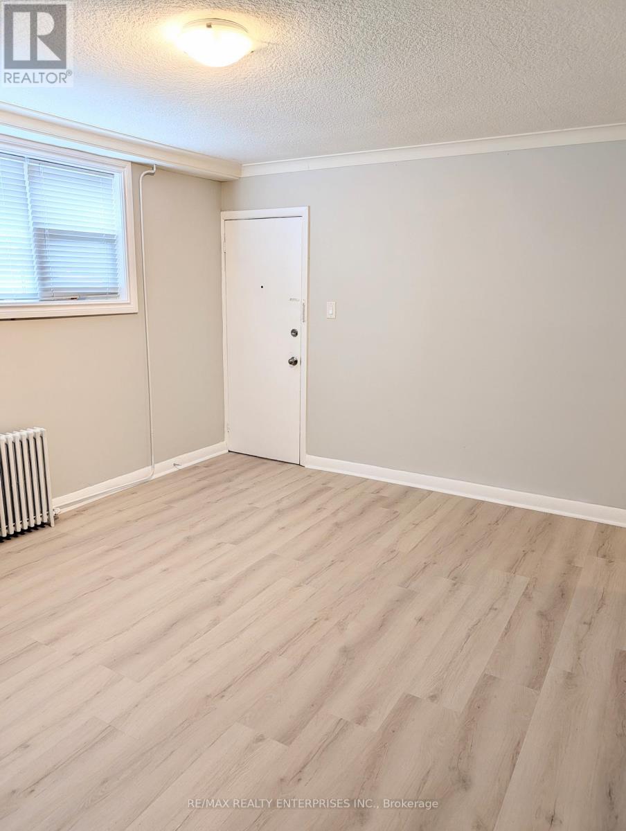 Apt 1 - 22 Peter Street S Property Photo 6