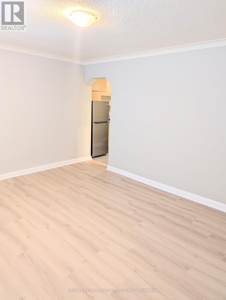 Apt 1 - 22 Peter Street S Property Photo 8