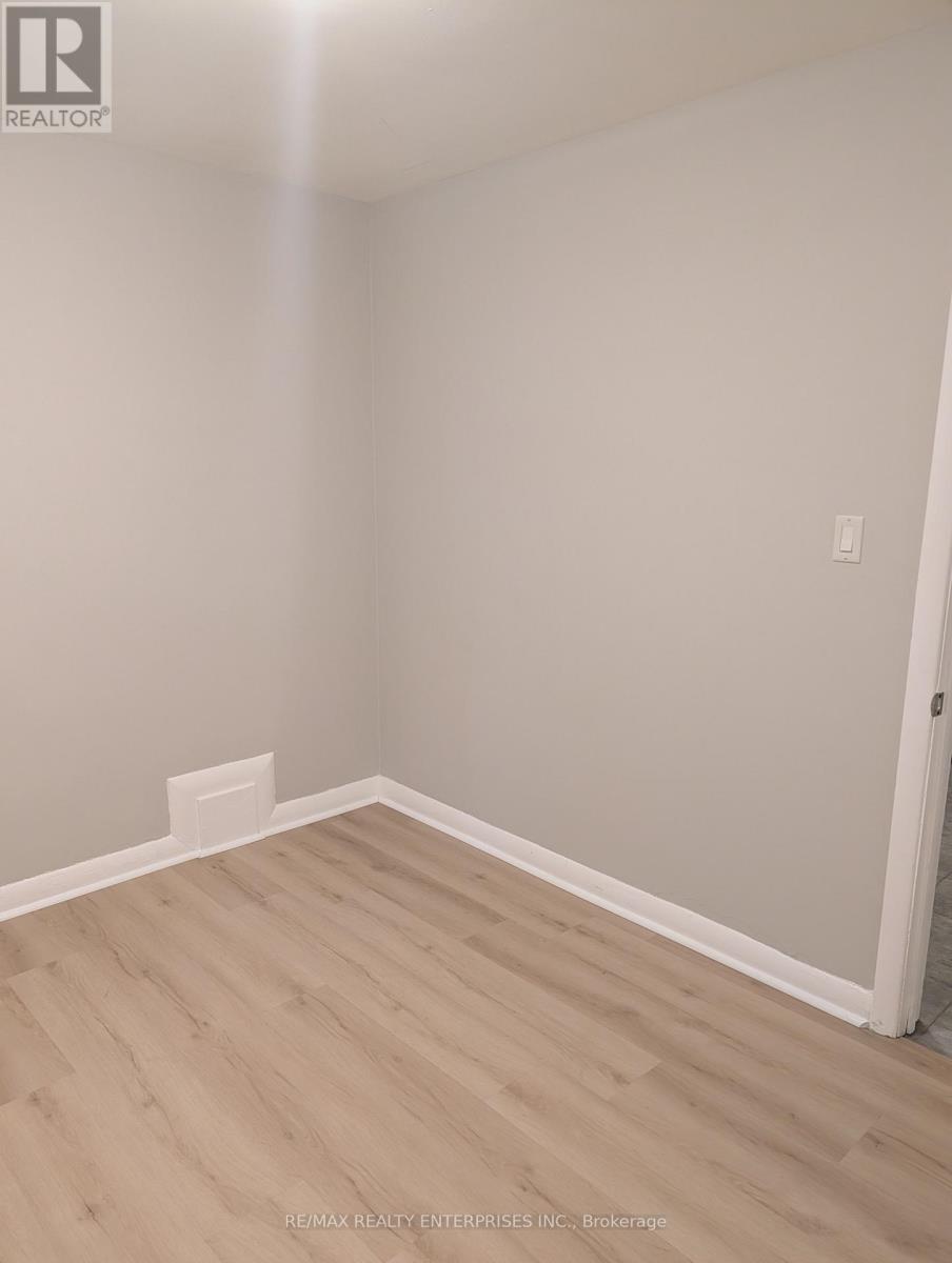 Apt 1 - 22 Peter Street S Property Photo 16