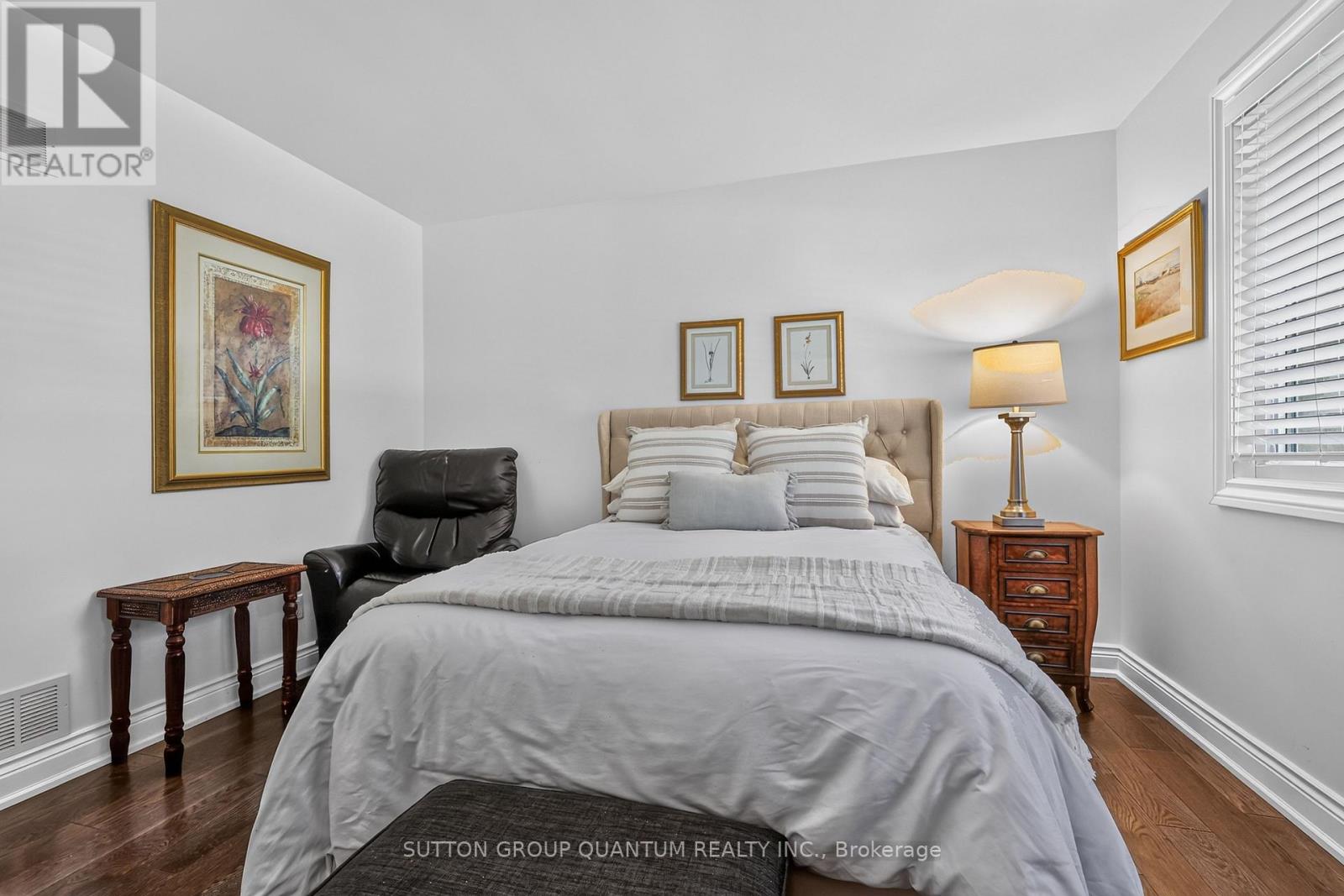 2233 Oneida Crescent Property Photo 11