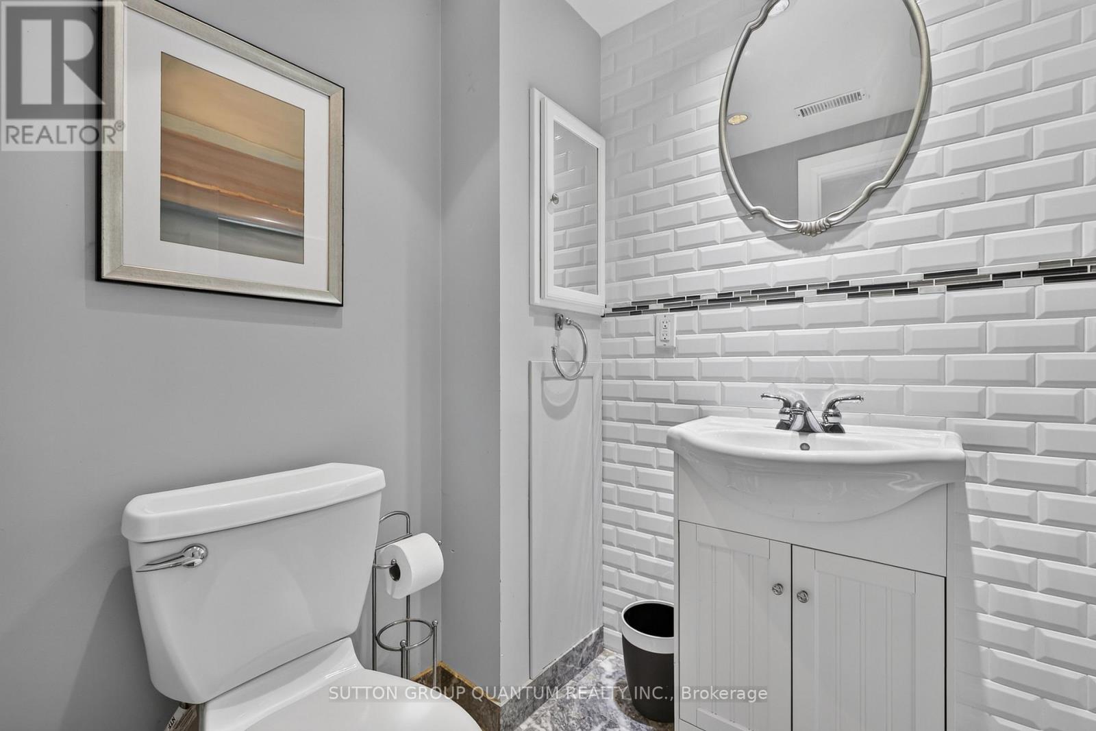 2233 Oneida Crescent Property Photo 24