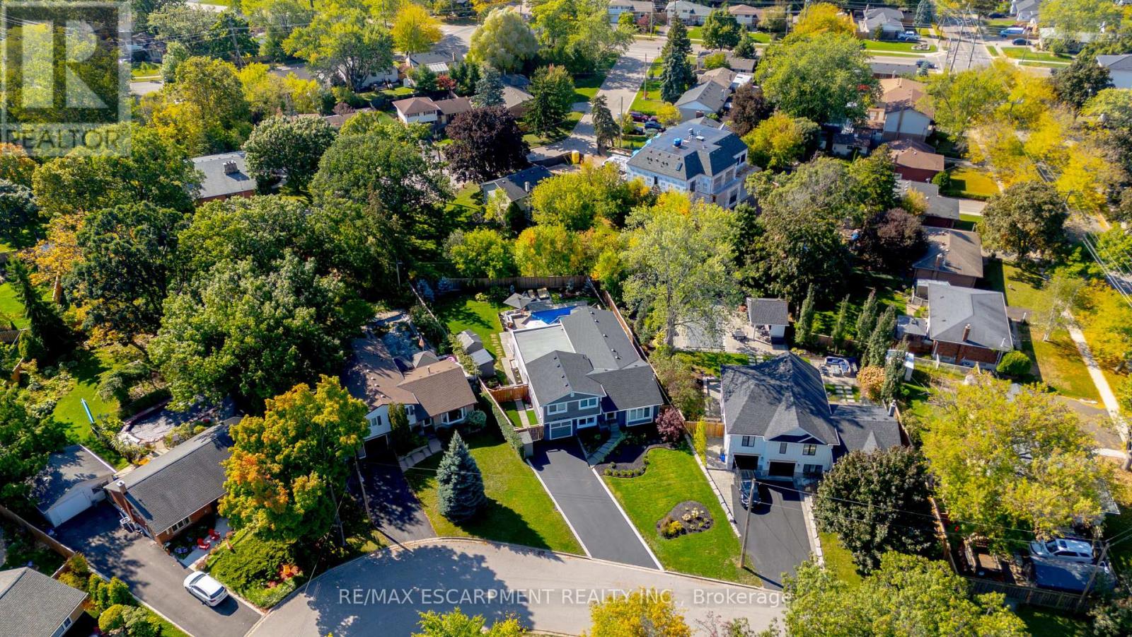 296 KENT CRESCENT Property Photo 1