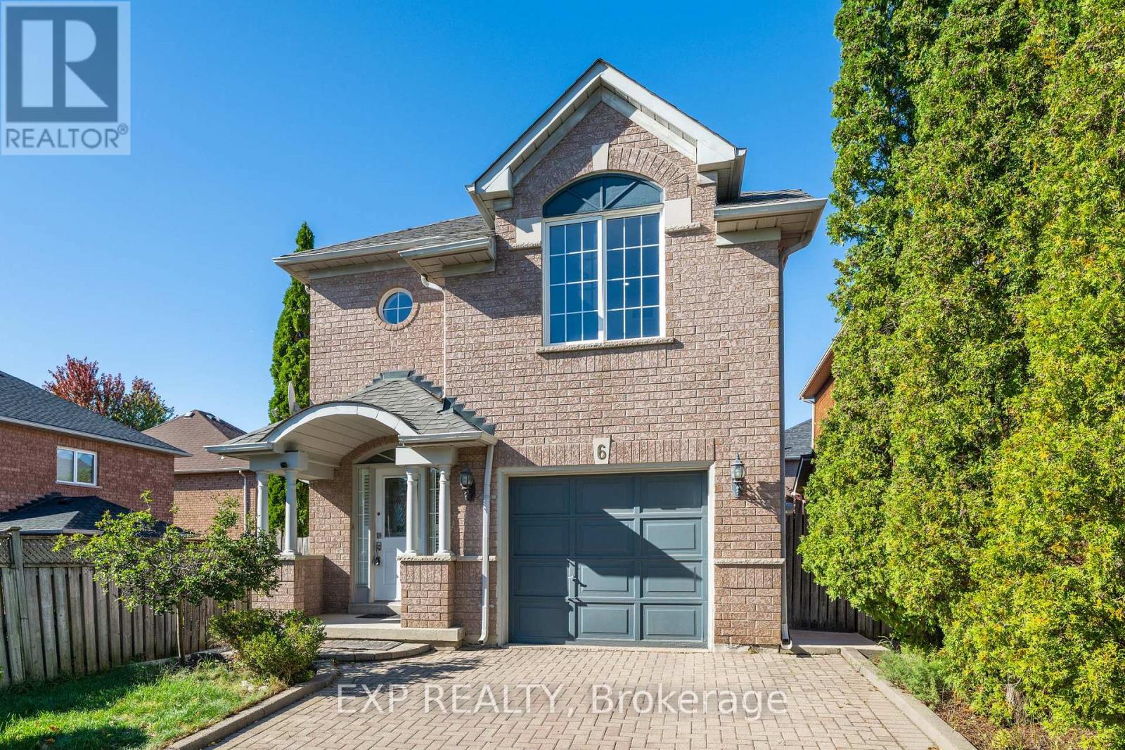 6 Purdy Crescent W Property Photo 1