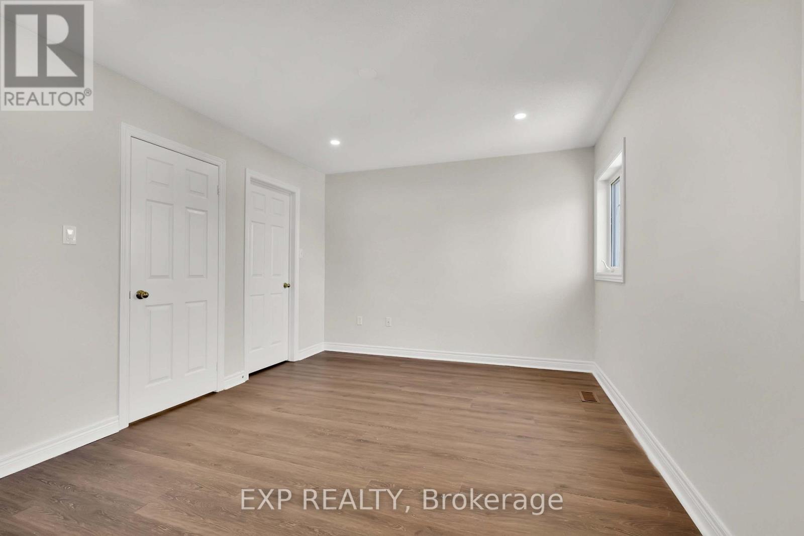 6 Purdy Crescent W Property Photo 21