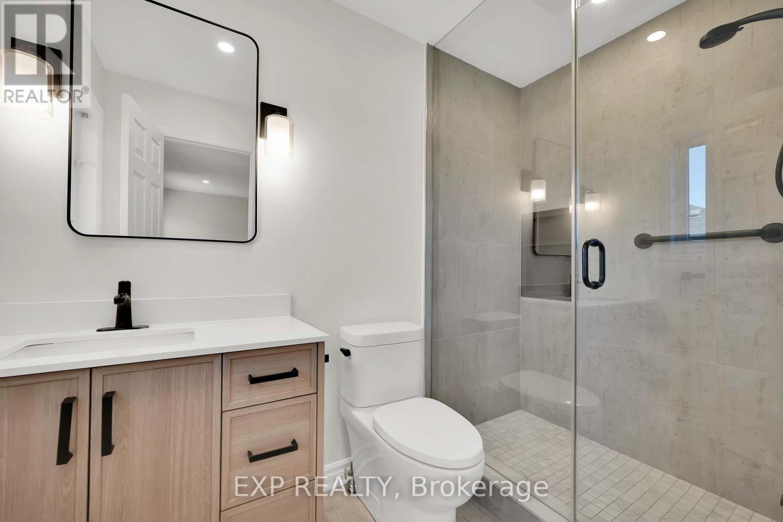 6 Purdy Crescent W Property Photo 23