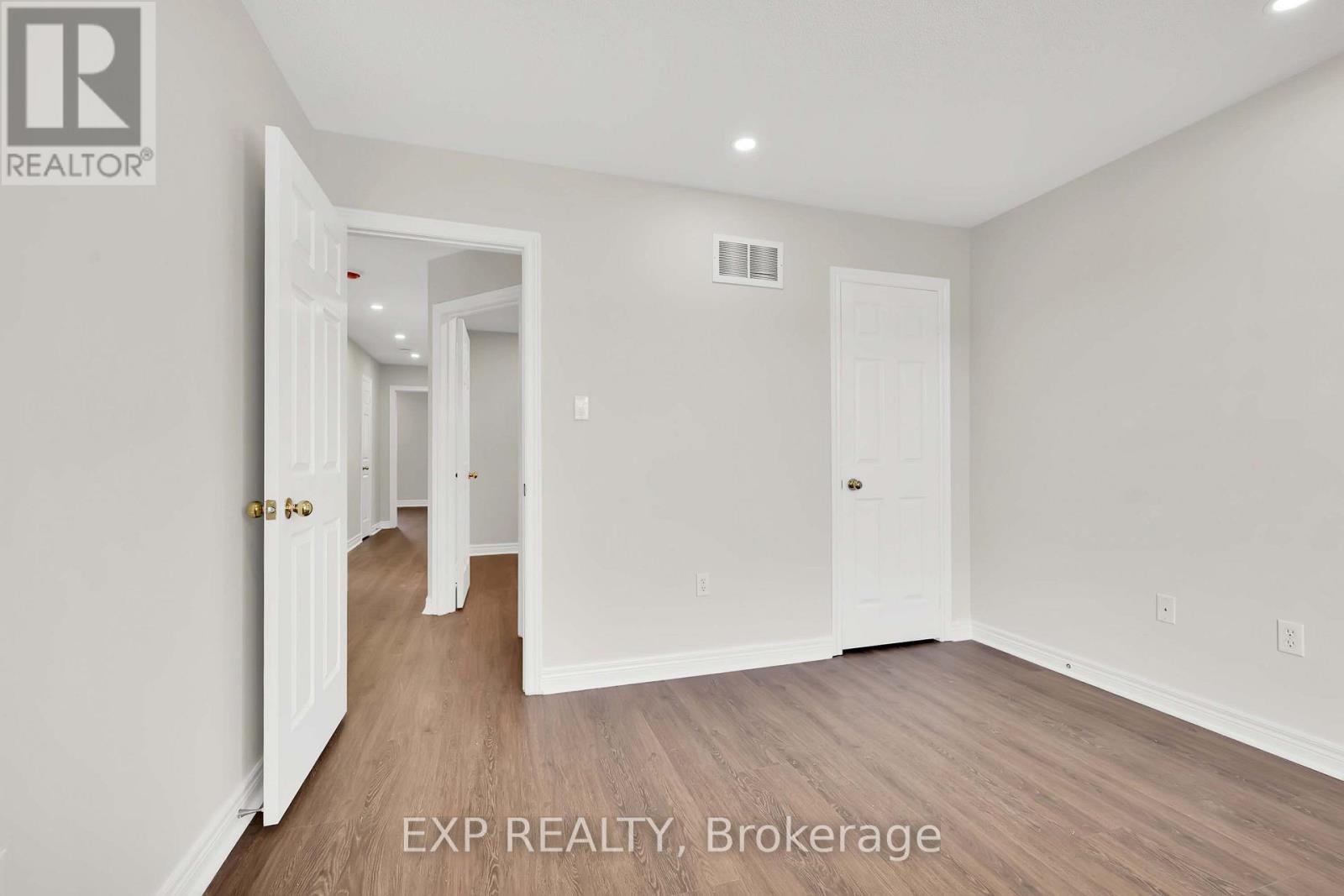 6 Purdy Crescent W Property Photo 29