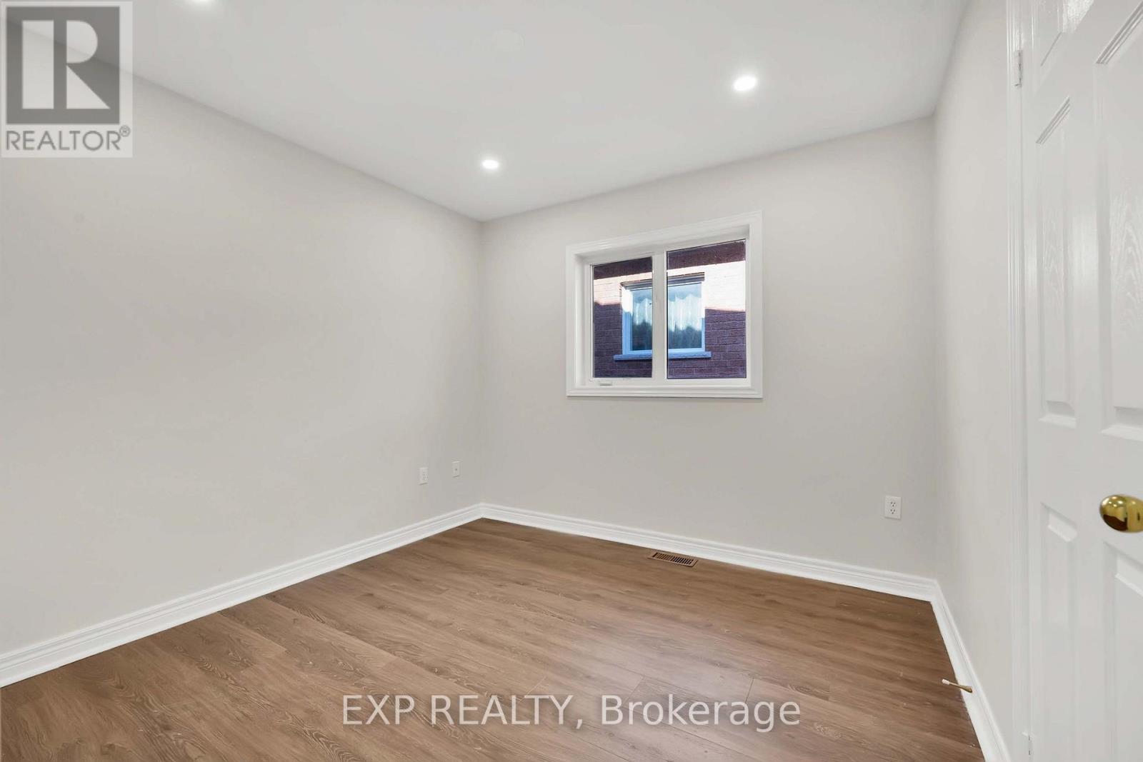 6 Purdy Crescent W Property Photo 30