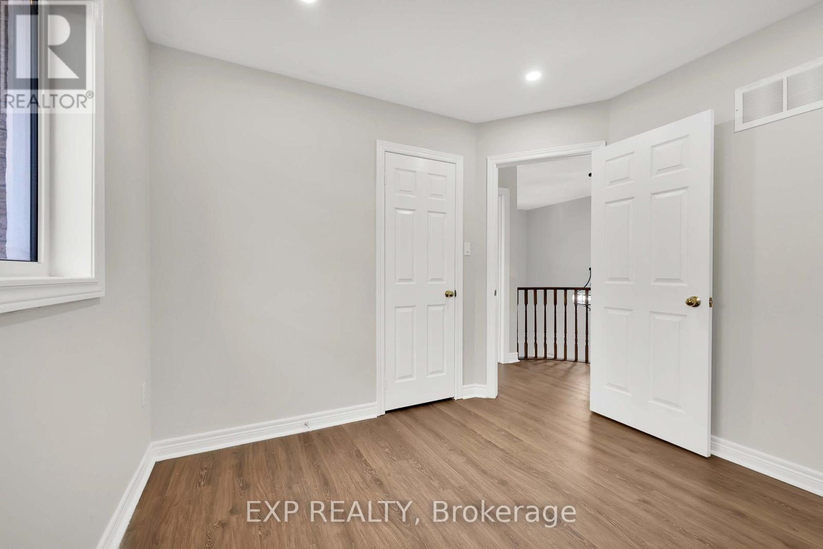 6 Purdy Crescent W Property Photo 31
