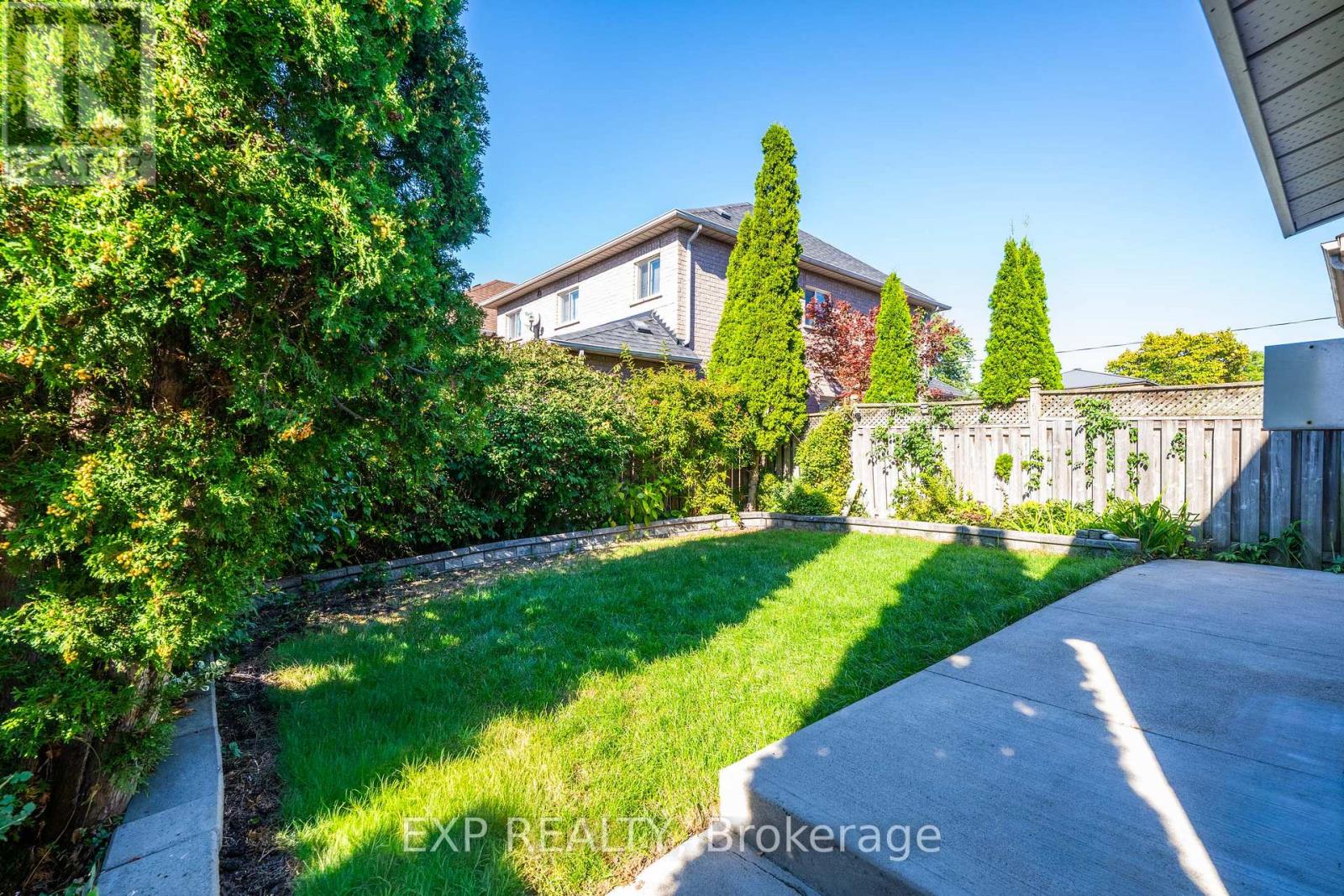 6 Purdy Crescent W Property Photo 36