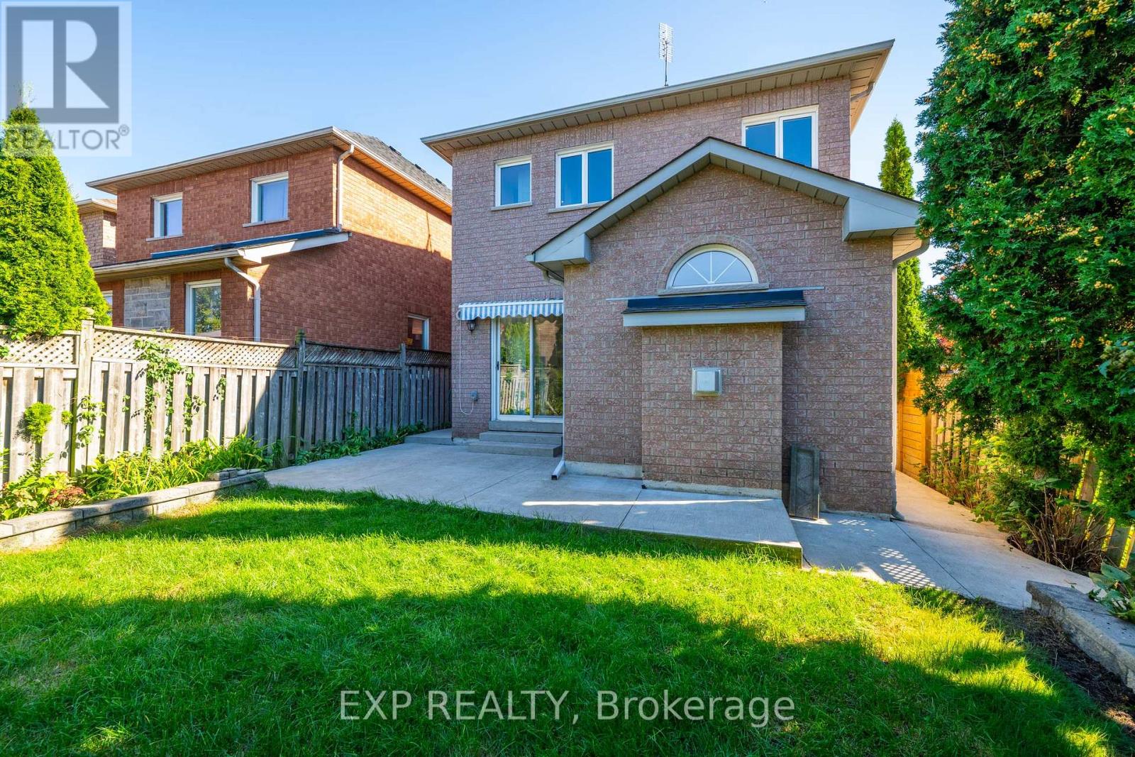6 Purdy Crescent W Property Photo 37