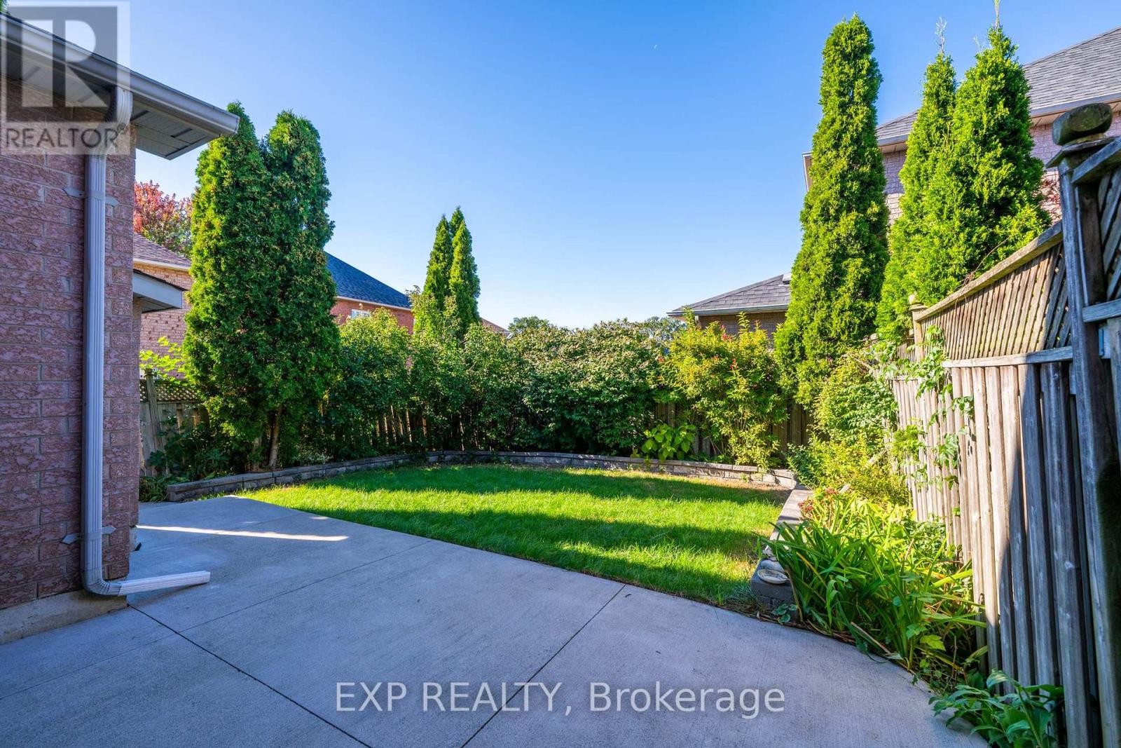6 Purdy Crescent W Property Photo 38
