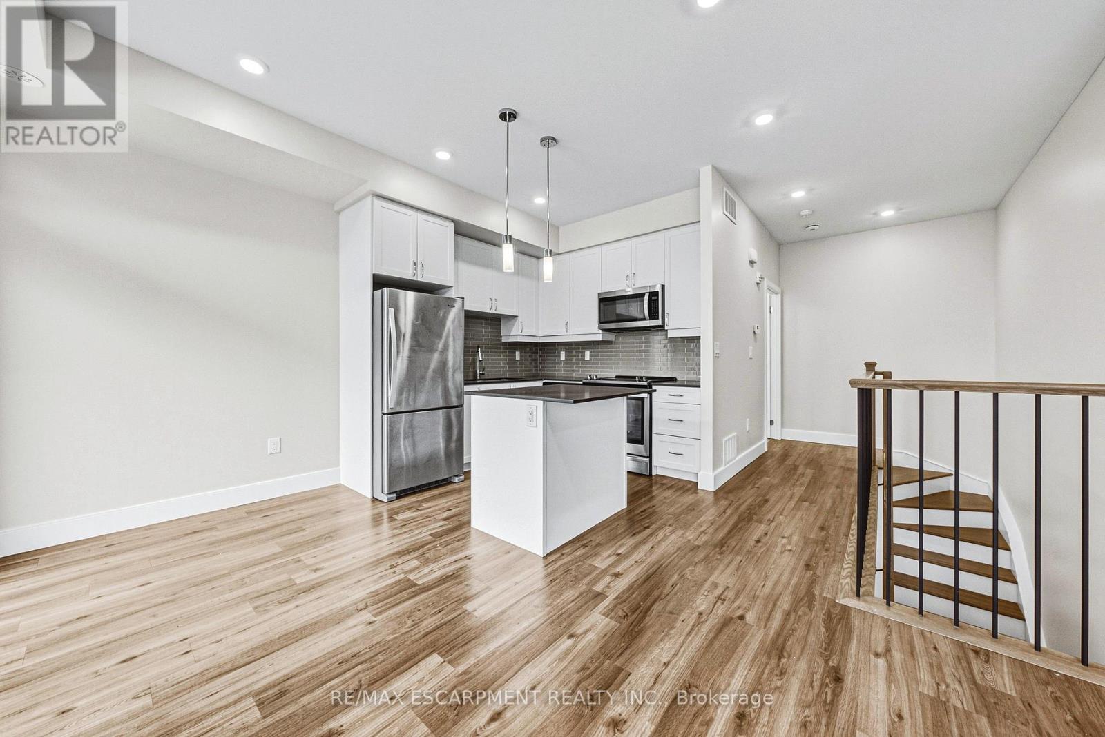 211 - 2061 Prospect Street Property Photo 4