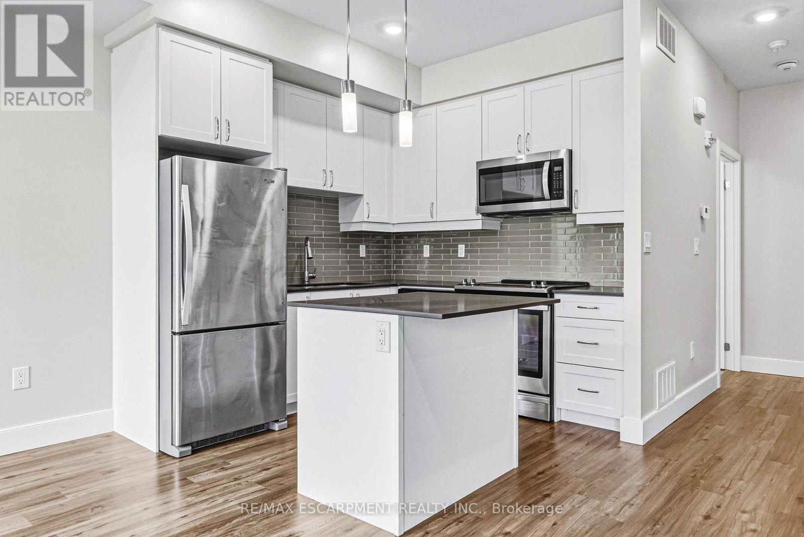 211 - 2061 Prospect Street Property Photo 5