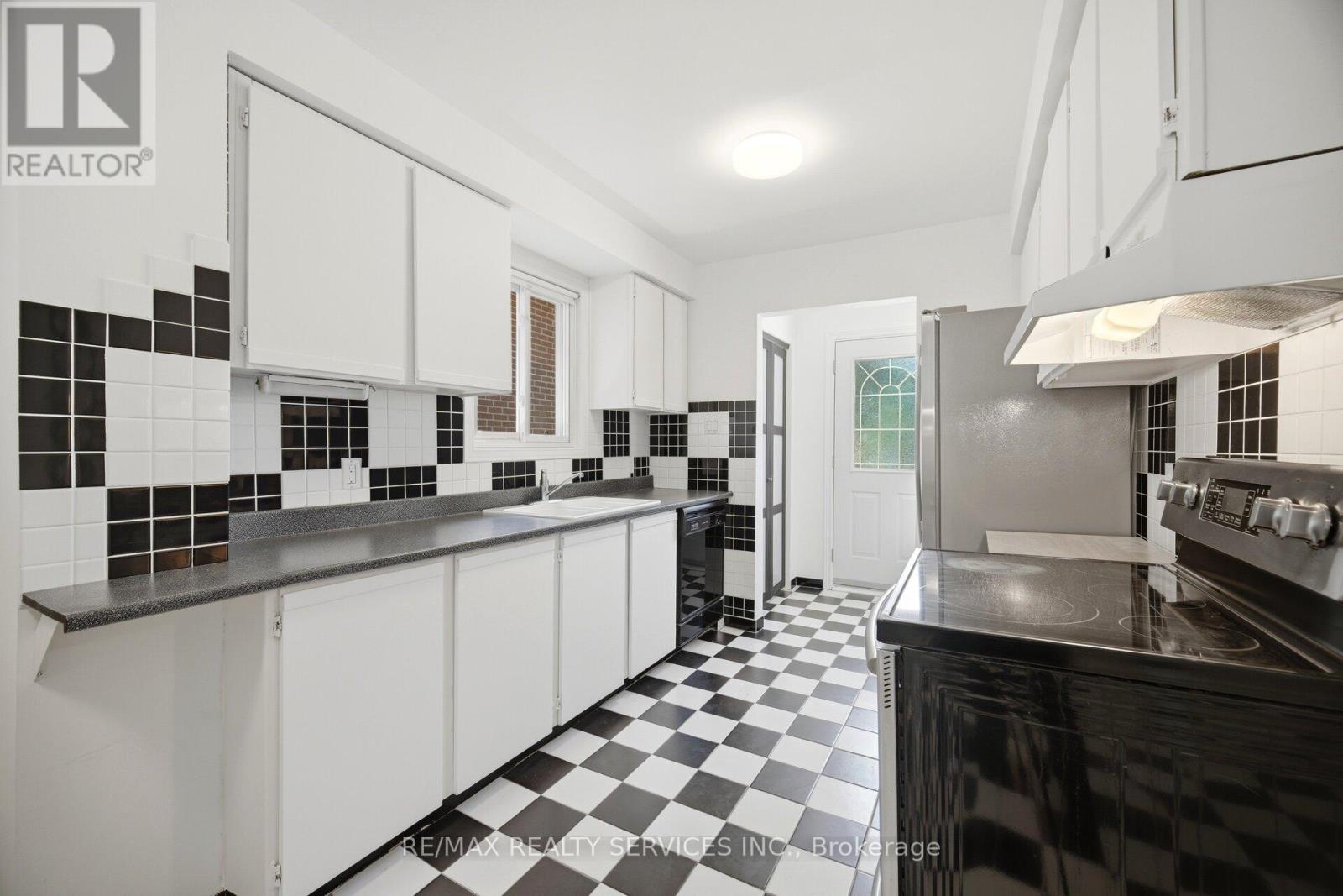 33 Hesp Drive Property Photo 6