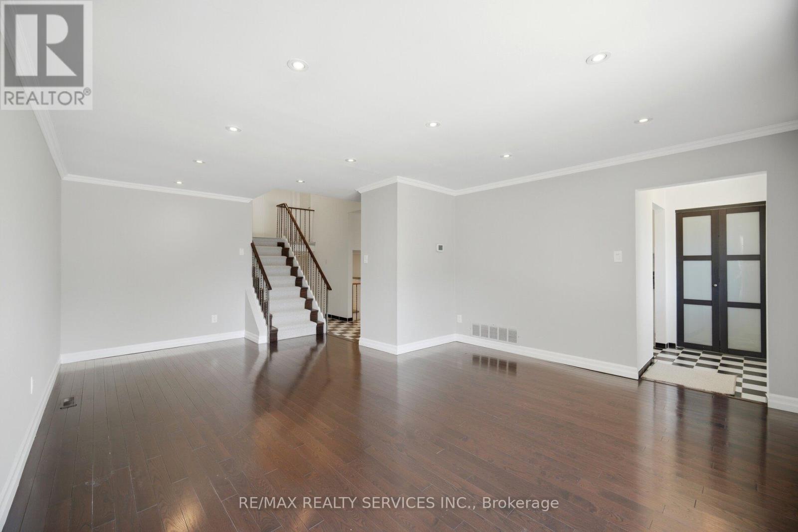 33 Hesp Drive Property Photo 13