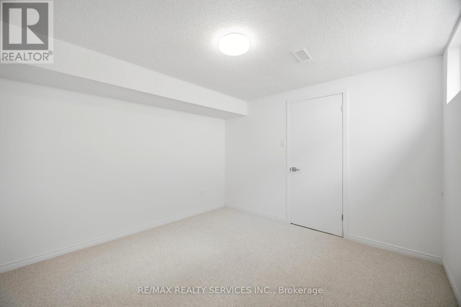 33 Hesp Drive Property Photo 19
