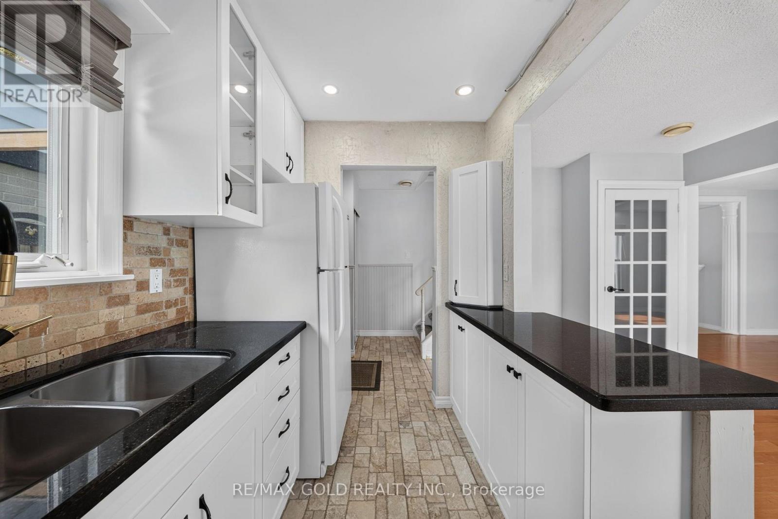 6 Jennifer Square Property Photo 6