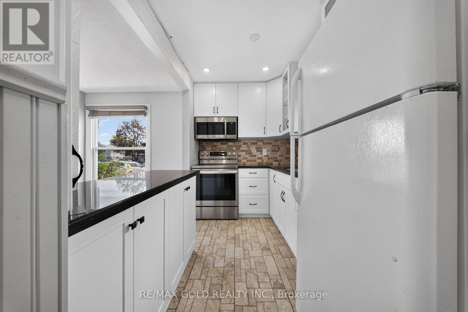 6 Jennifer Square Property Photo 7