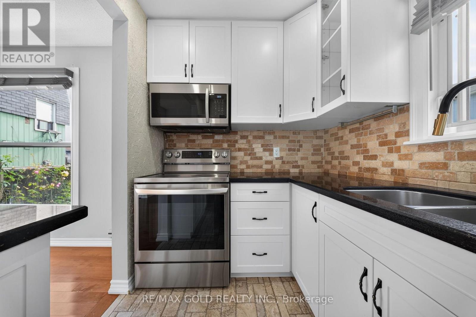 6 Jennifer Square Property Photo 8