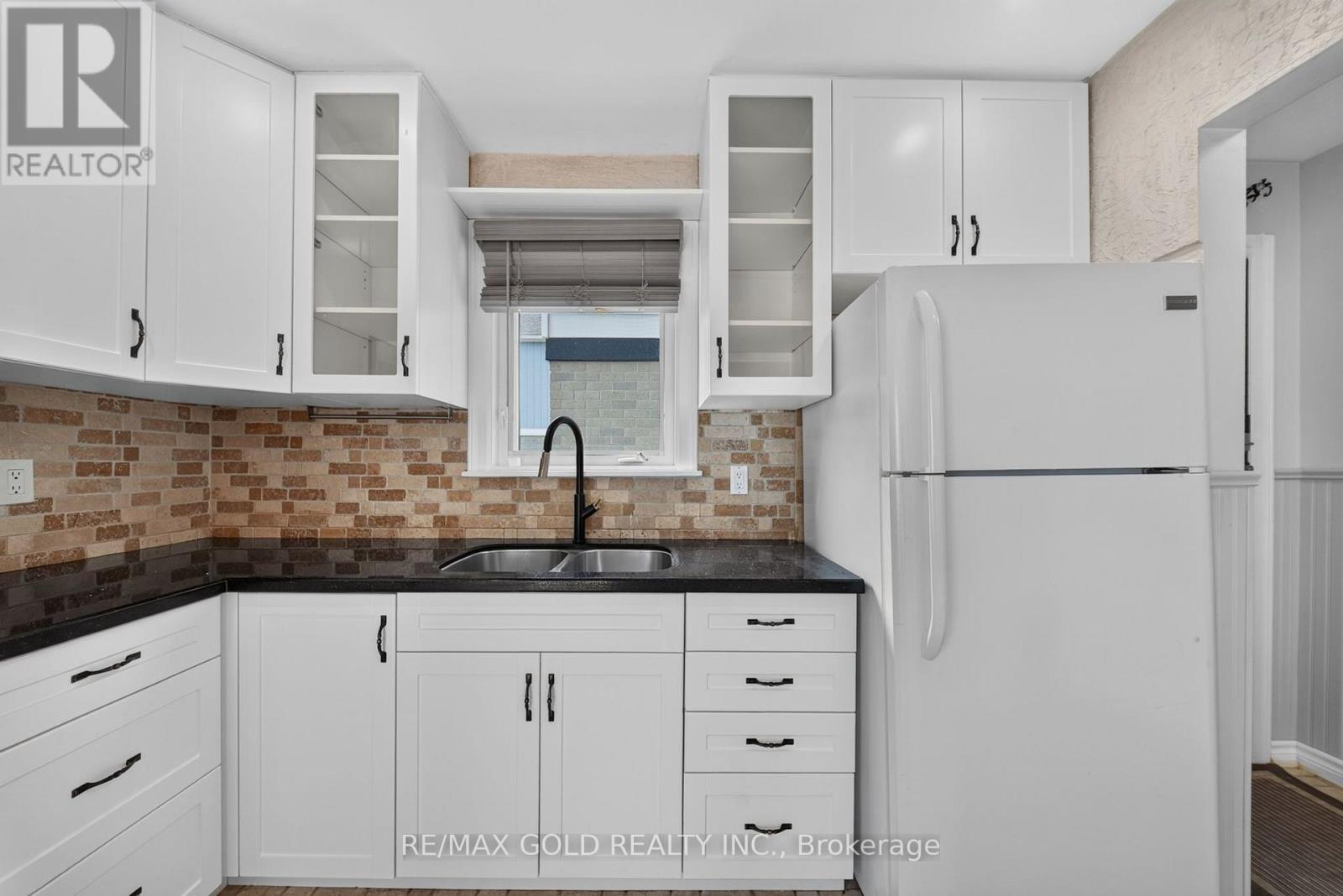 6 Jennifer Square Property Photo 9