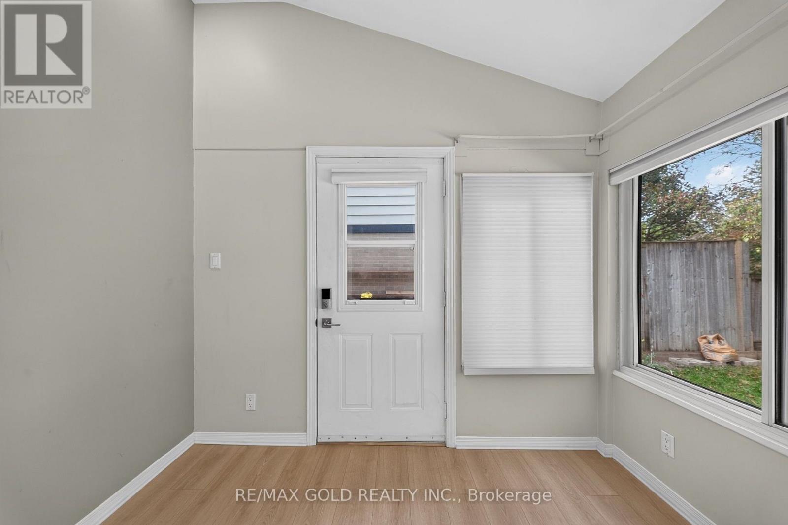 6 Jennifer Square Property Photo 19