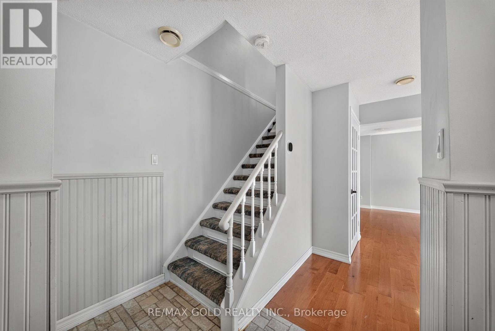 6 Jennifer Square Property Photo 20