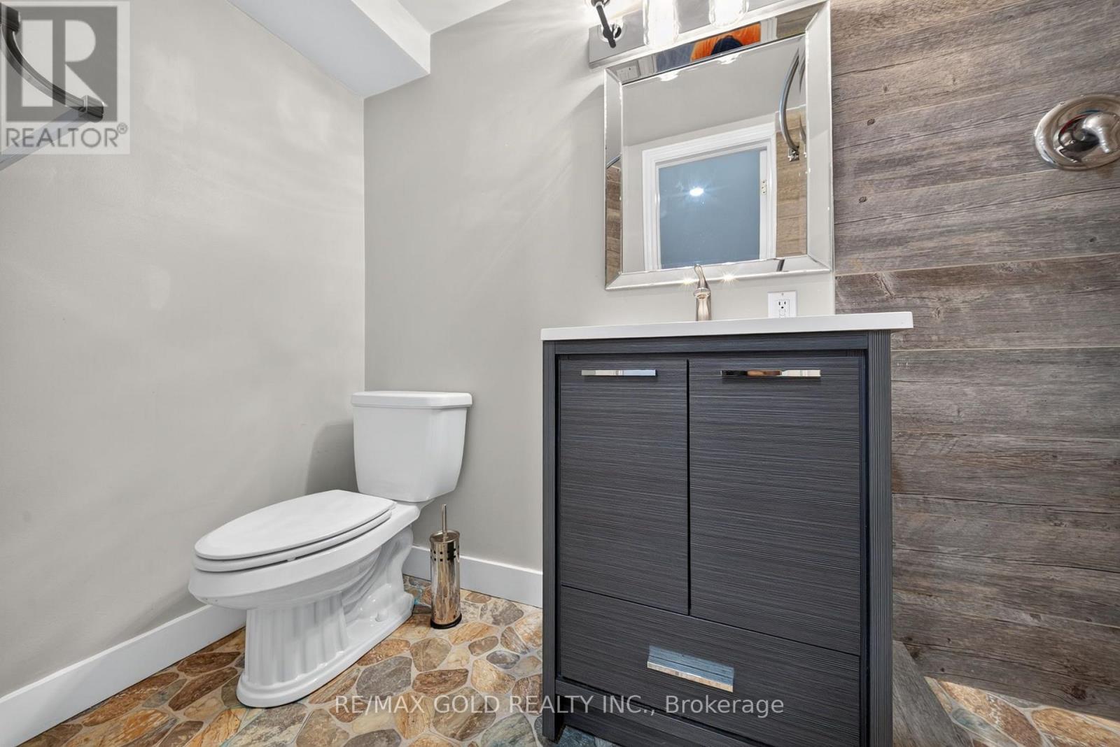 6 Jennifer Square Property Photo 32