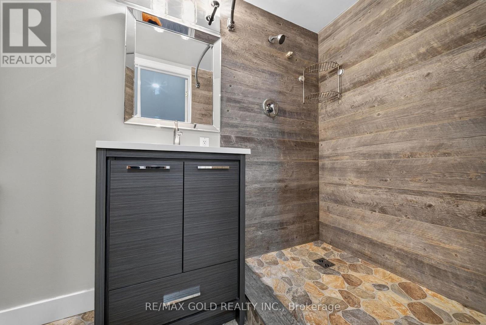 6 Jennifer Square Property Photo 33