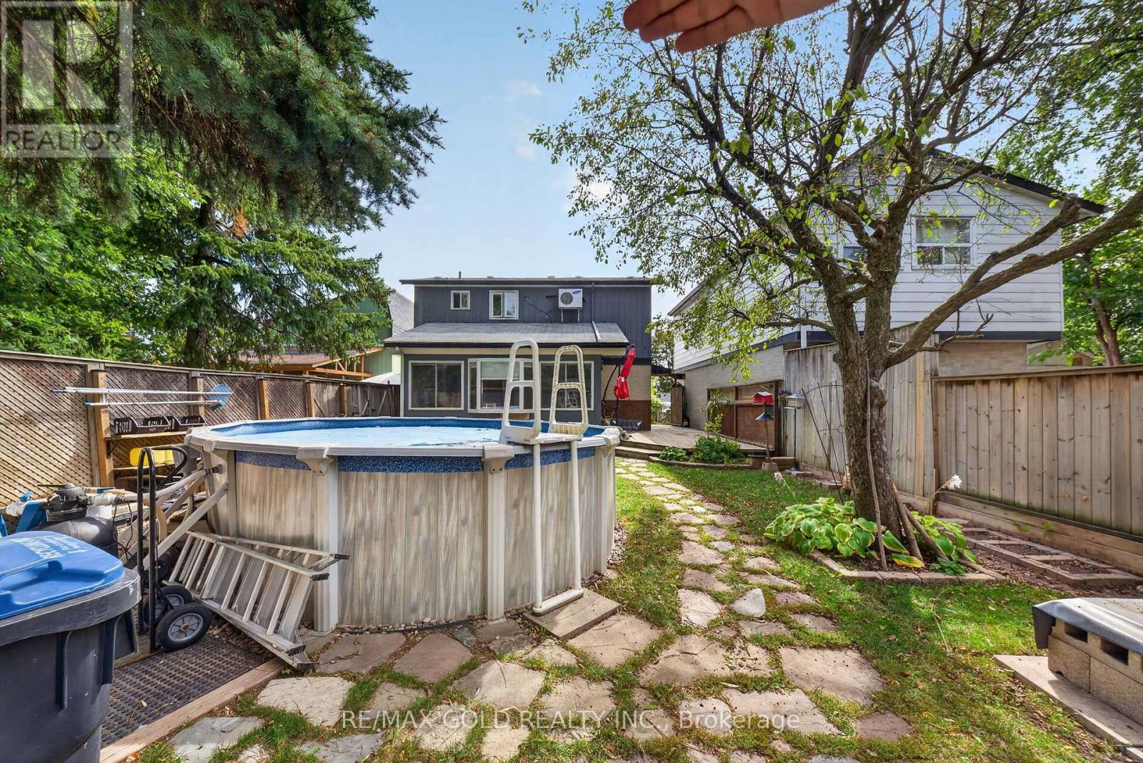 6 Jennifer Square Property Photo 39