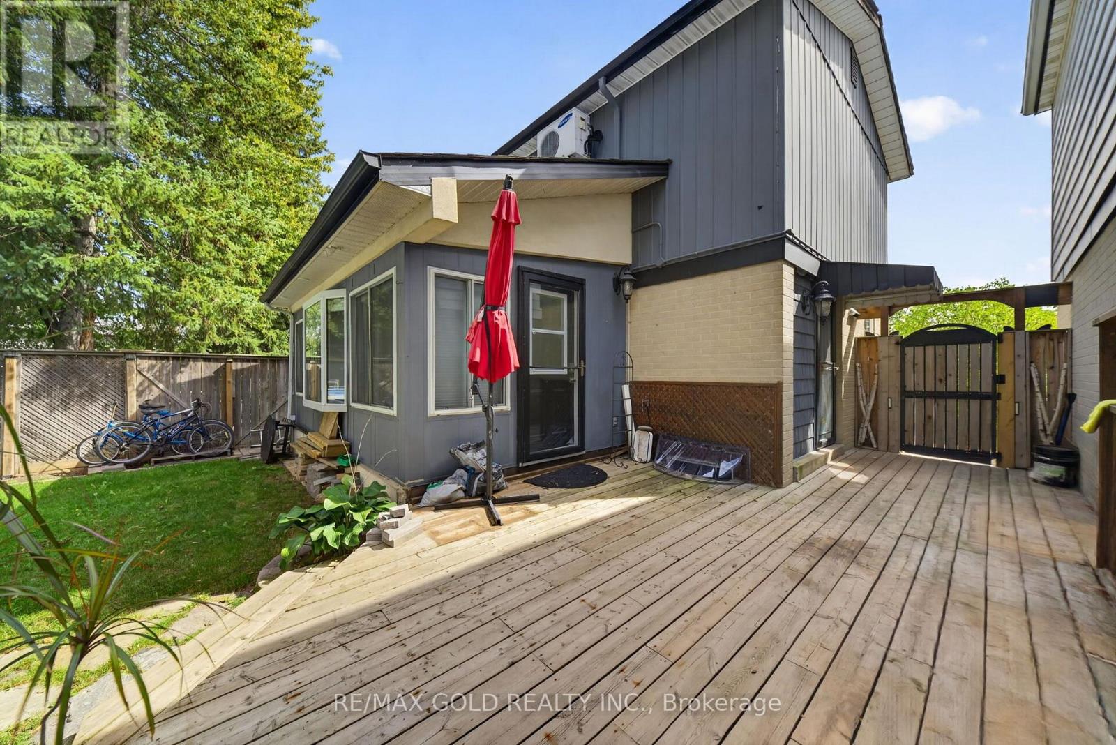 6 Jennifer Square Property Photo 40