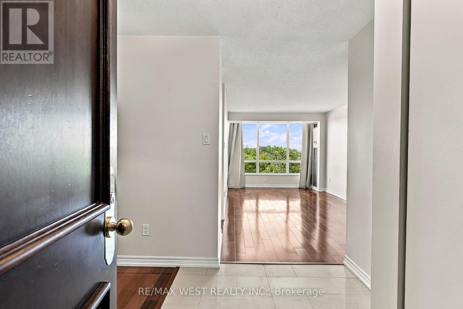 1009 - 1320 Islington Avenue Property Photo 3