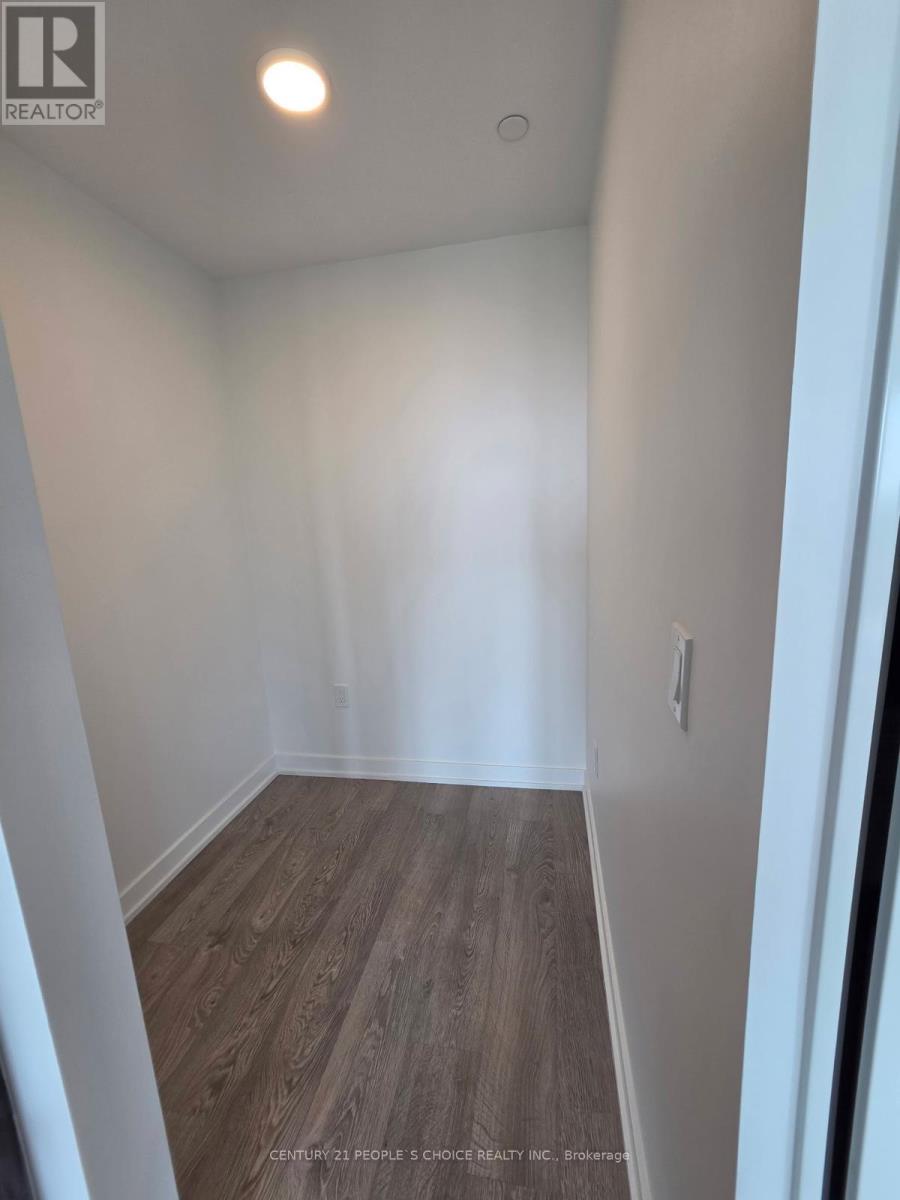 702 - 740 Whitlock Avenue Property Photo 14