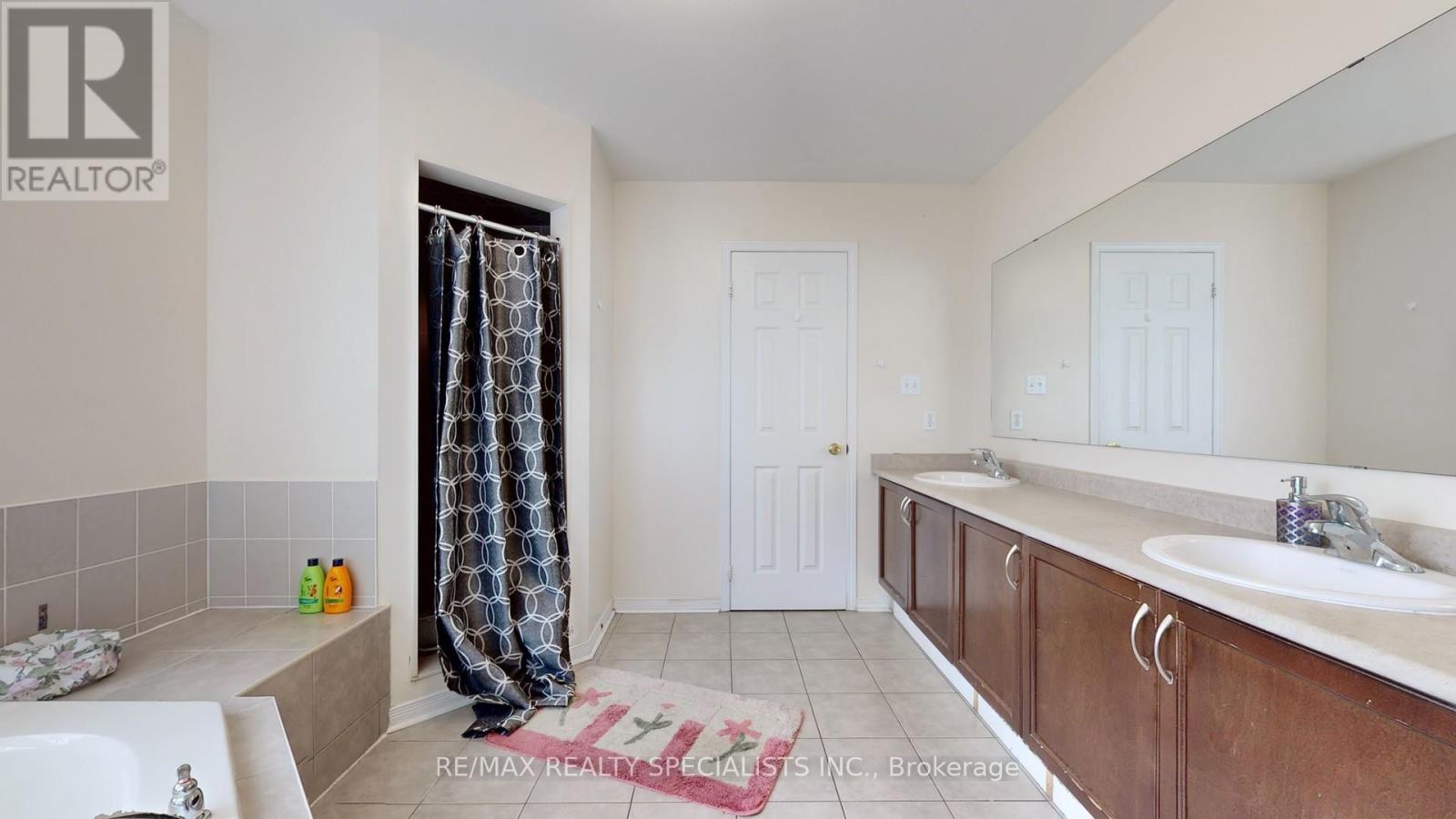 13 Ledgerock Road Property Photo 27