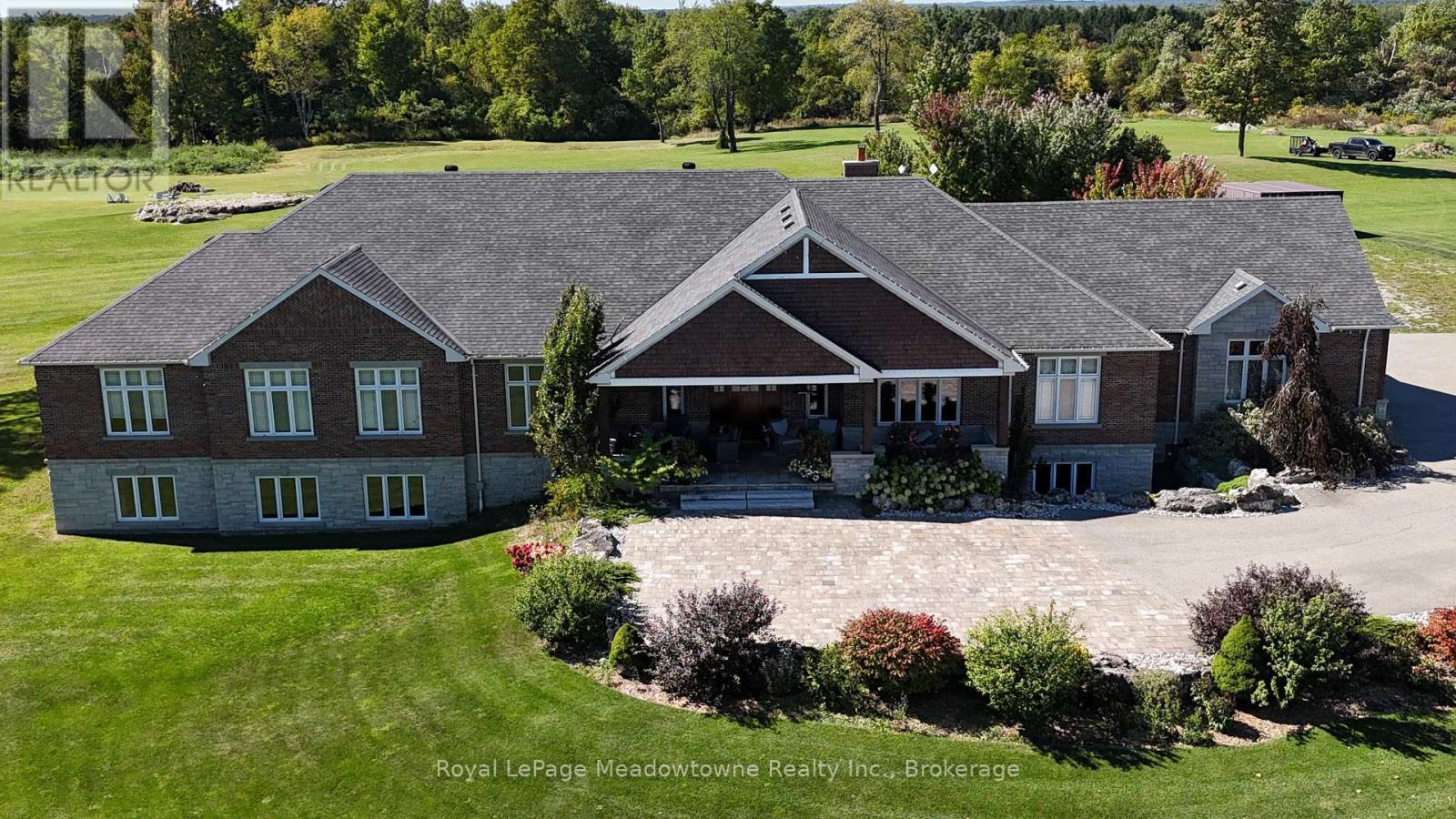 7686 Appleby Line Property Photo 2