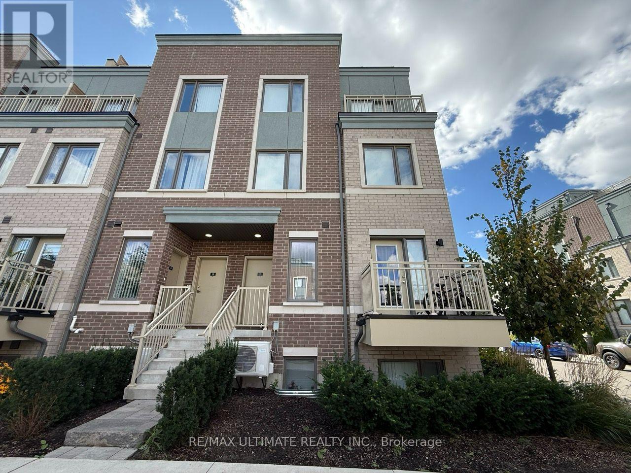 32 - 15 WILLIAM JACKSON WAY Property Photo 1