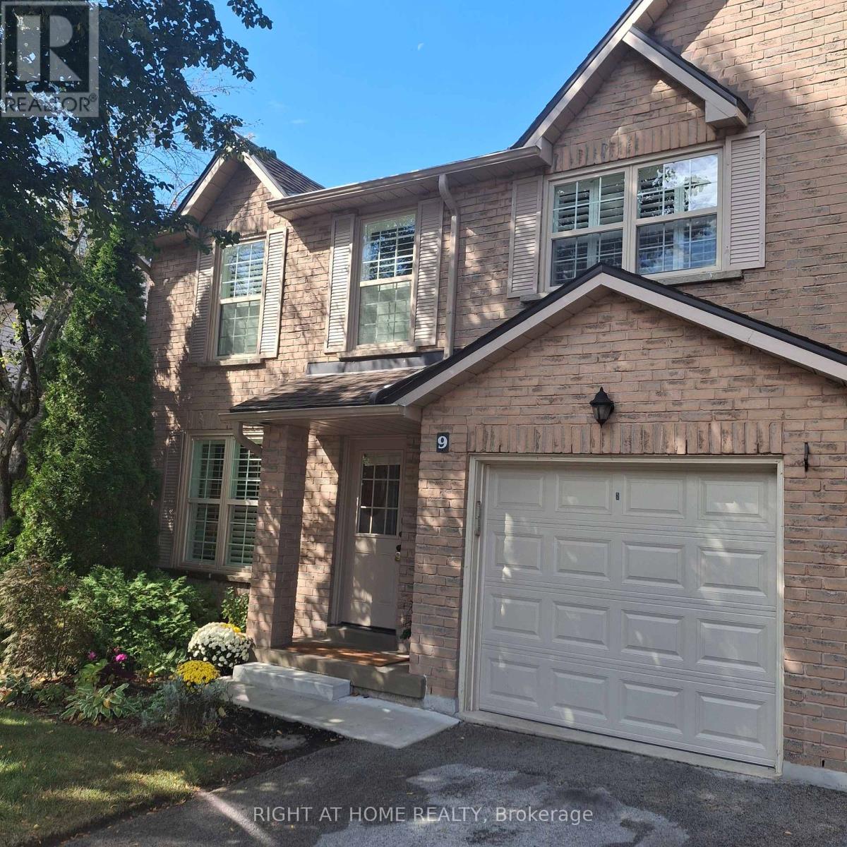 9 - 2272 Mowat Avenue Property Photo 1