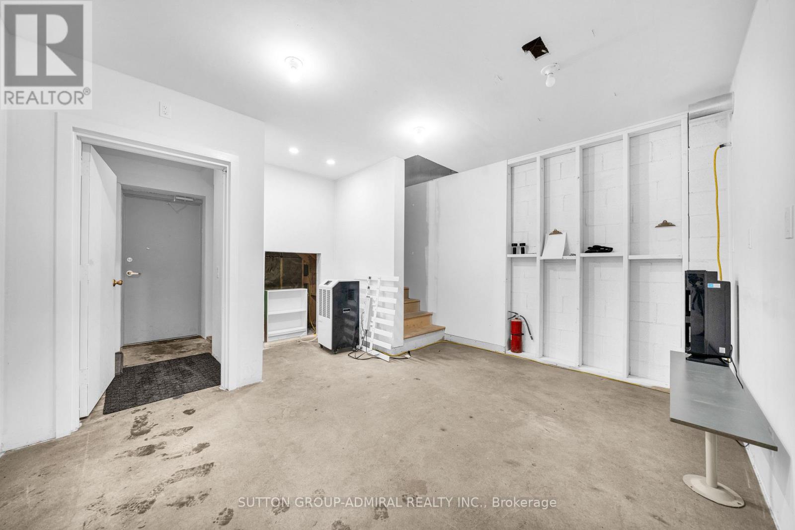 3 - 70 Vanley Crescent Property Photo 3