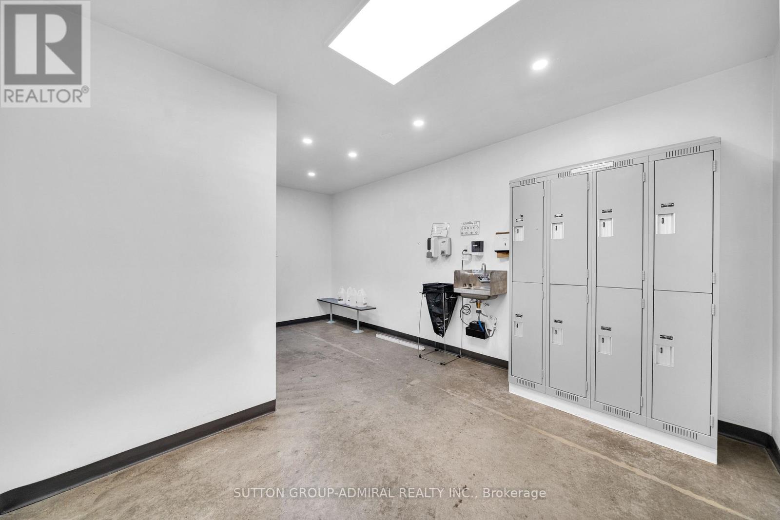 3 - 70 Vanley Crescent Property Photo 7