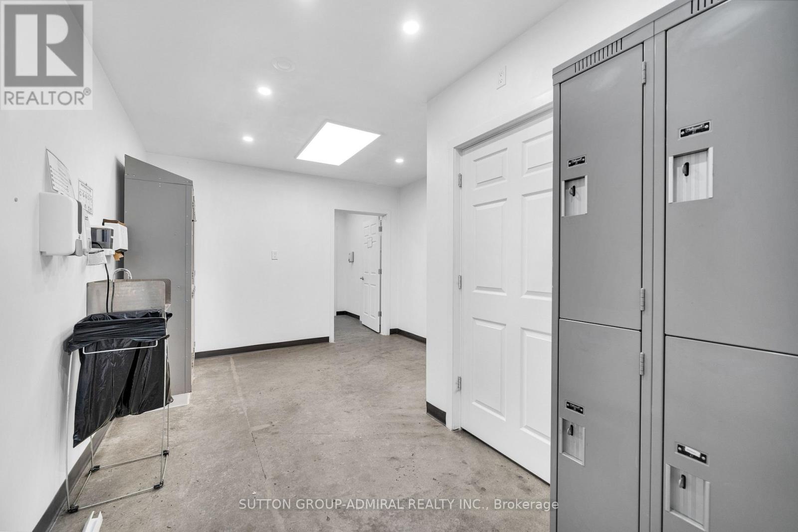 3 - 70 Vanley Crescent Property Photo 8